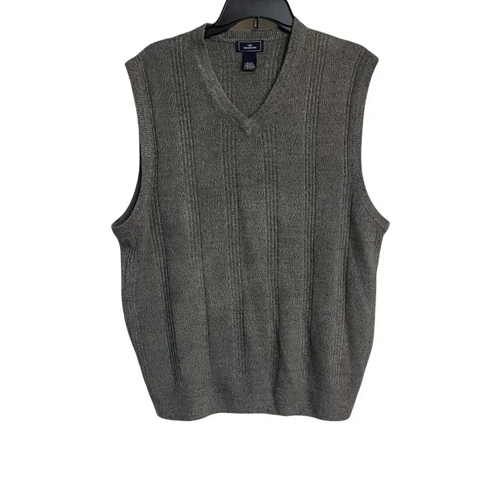 Dockers men’s gray golf vest size XL 100% acrylic Very soft.